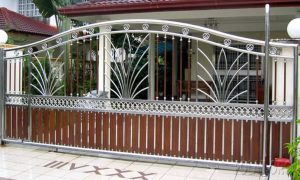 rumah dengan pagar besi stainless steel