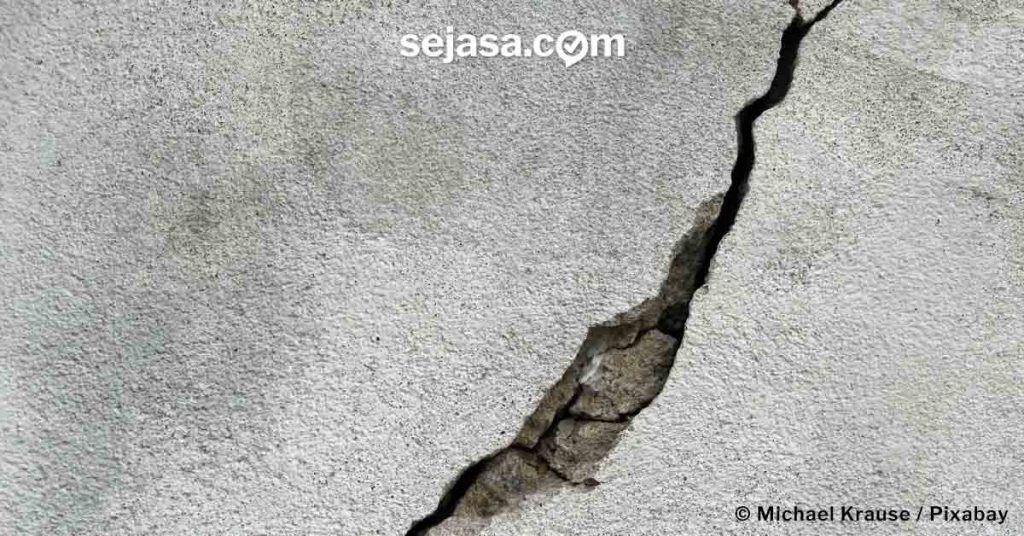 dinding rusak tembok