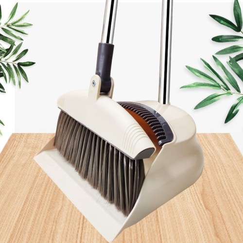 sapu dan pengki untuk mengumpulkan sampah dan kotoran di lantai