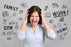 seorang perempuan yang stres karena banyak permasalahan