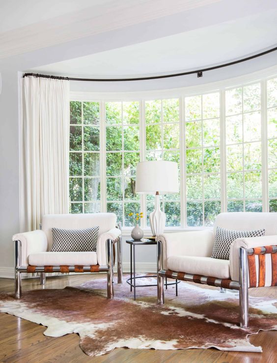 rumah minmalis dengan jendela kaca