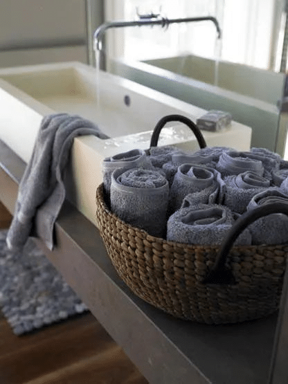 handuk mandi dalam kondisi lembap merupakan benda yang penuh noda dan bakteri