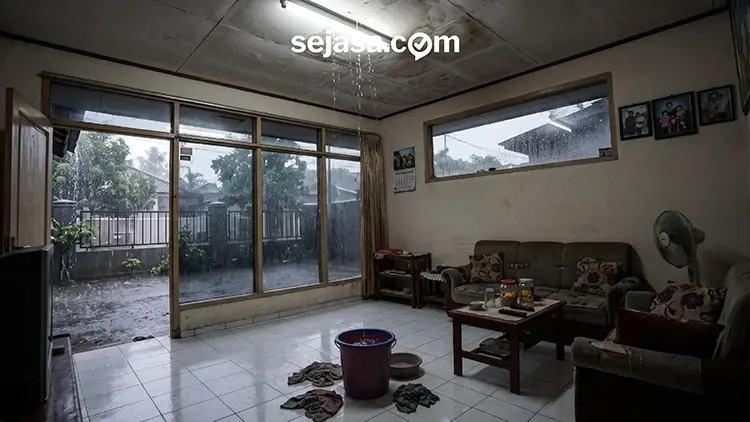 Cara Mengatasi Atap Bocor Saat Hujan Deras: Panduan Darurat &Permanen